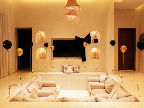 Pool-Villa-Graduation-Package-02