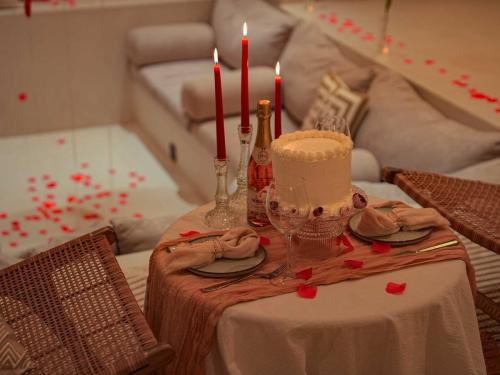 pool-villa-romantic-setup-livingroom-01