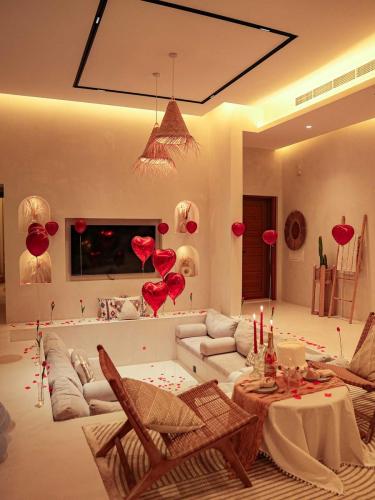 pool-villa-romantic-setup-livingroom-02