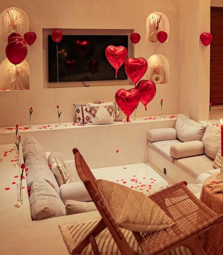 pool-villa-romantic-setup-livingroom-03