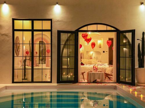 poolvilla-romantic-bedroom-01