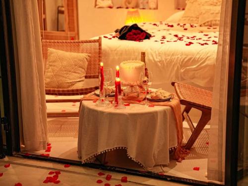 poolvilla-romantic-bedroom-05